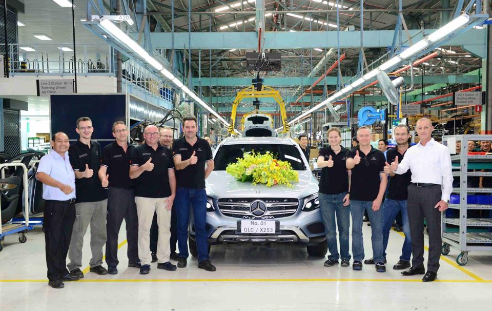 Mercedes-Benz GLC đầu tiên rời dây chuyền lắp ráp tại nhà máy Quang Trung, Quận Gò Vấp.