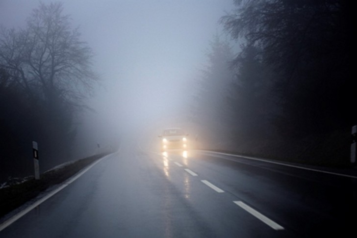 Những lưu ý khi lái xe trong sương mù