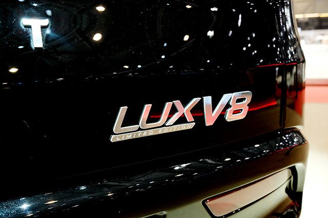 VinFast bất ngờ ra mắt mẫu concept Lux dùng động cơ V8 6.2L