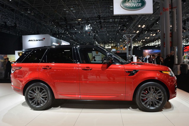 Range Rover Sport HST mạnh mẽ hơn, an toàn hơn 