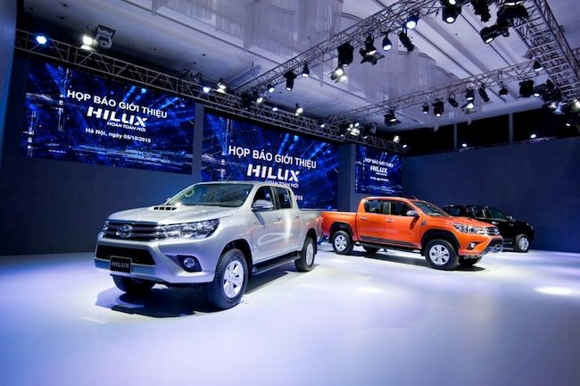 Toyota Hilux 2016 bán tại Việt Nam có thêm bản số tự động