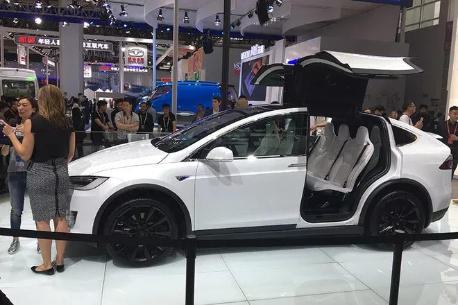 Tesla Model X ra mắt thị trường Trung Quốc với giá ngang ngửa Audi Q7