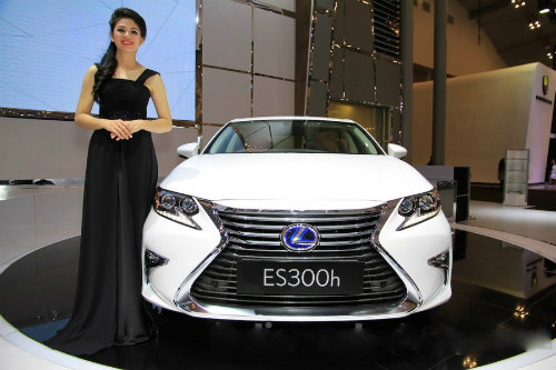 Mê mẩn mẫu Lexus ES300h 2016 giá 2,2 tỷ đồng