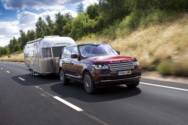 Land Rover phát triển công nghệ "xe kéo vô hình"