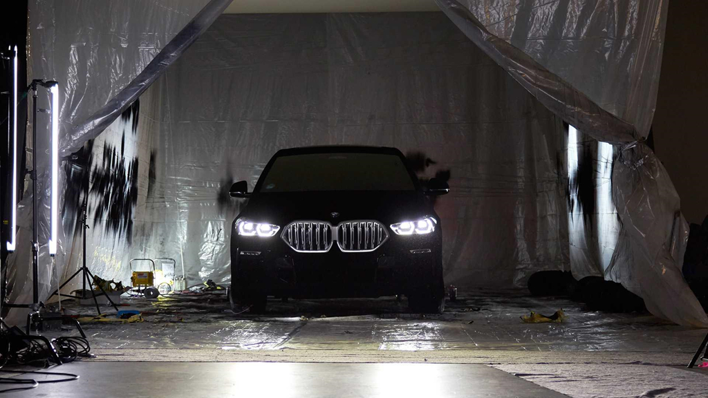 BMW X6 bản đặc biệt sở hữu màu sơn tối nhất thế giới