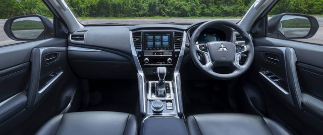 Mitsubishi Pajero Sport phiên bản mới 2020 - Chỉ thay đổi hình thức