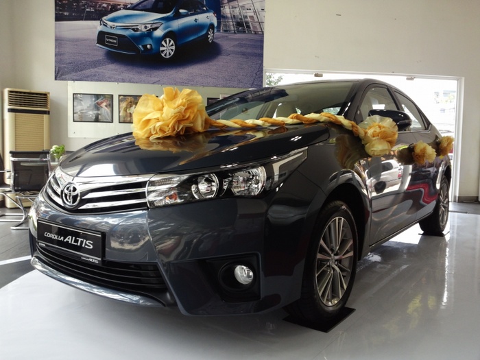 Xe Toyota Corolla Altis 2015 tại showroom An Thành