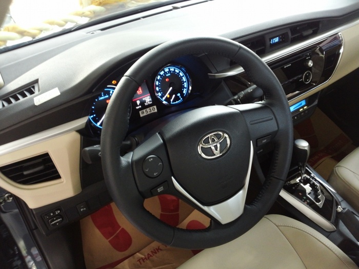 Khoang lái Toyota corolla altis 2015 hiện đại